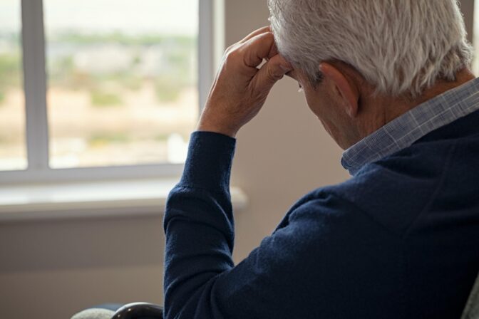 What are the symptoms of early-onset Alzheimer’s?